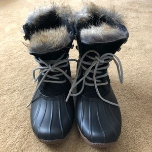 NWOT Black Sperry Duck Boots with fur